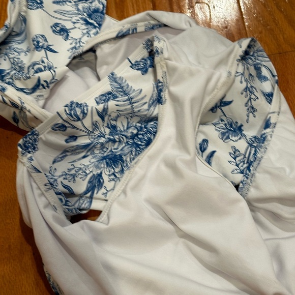 EUC Antonio Melani bird/floral ruffle high waist bikini size L - Picture 3 of 5